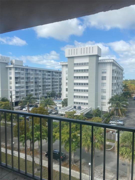 16751 NE 9th Ave 612, North Miami Beach, Flórida 33162, Estados Unidos