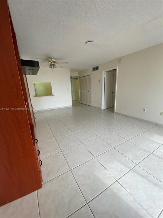 16751 NE 9th Ave 612, North Miami Beach, Flórida 33162, Estados Unidos