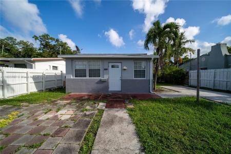 2632 NE 214th St, Miami, Florida 33180, USA