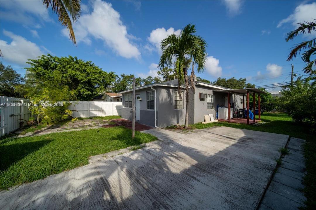 2632 NE 214th St, Miami, פלורידה 33180, ארצות הברית של אמריקה
