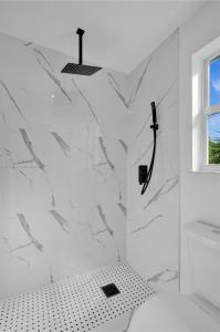 8037 Buttonwood Cir, Tamarac, Florida 33321, USA