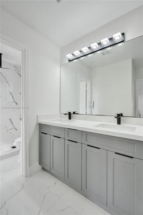 8037 Buttonwood Cir, Tamarac, Florida 33321, Estados Unidos
