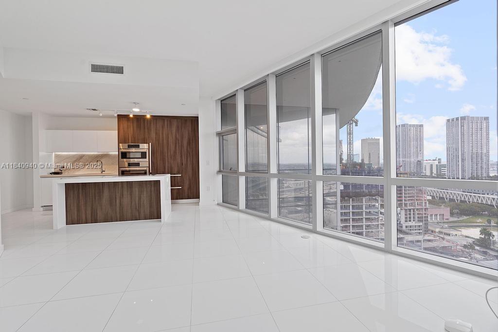 851 NE 1st Ave 2102, Miami, Florida 33132, Stati Uniti