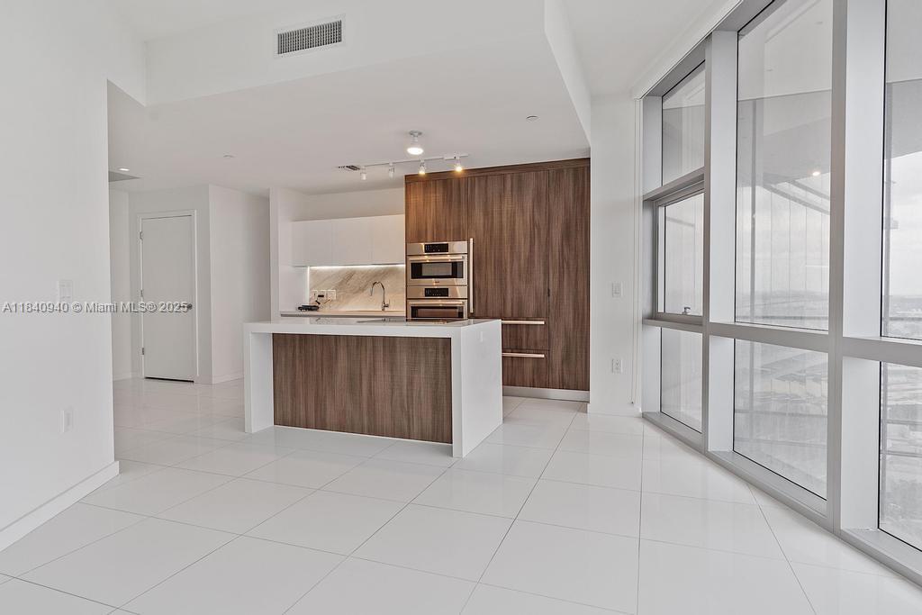 851 NE 1st Ave 2102, Miami, Florida 33132, Stati Uniti