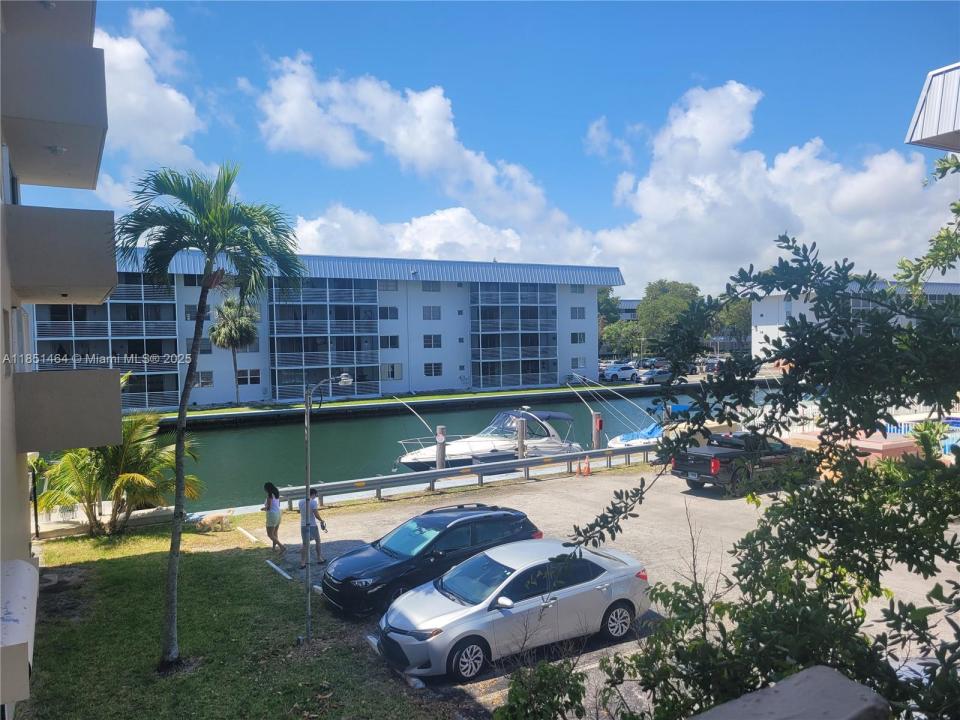 3860 NE 170th St 206, North Miami Beach, Florida 33160, Stati Uniti