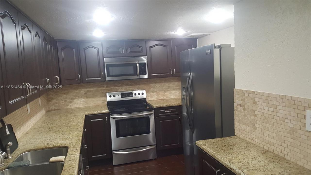 3860 NE 170th St 206, North Miami Beach, Florida 33160, Stati Uniti