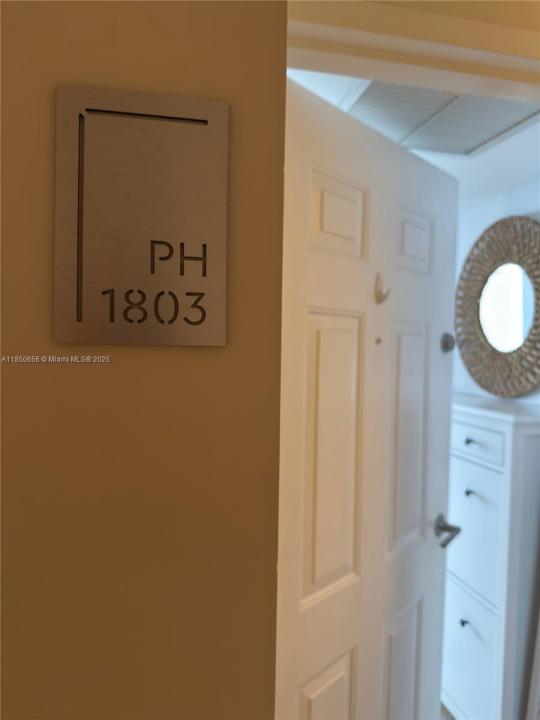 540 Brickell Key Dr 1803, Miami, Floryda 33131, USA