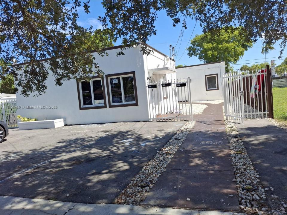 1136 NW 55th St 2, Miami, Florida 33127, HOA KỲ