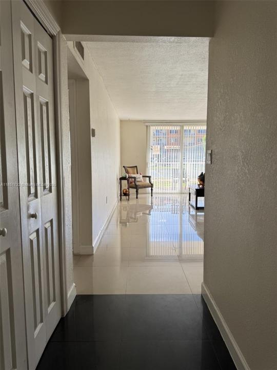 7010 NW 186th St 5-107, Hialeah, Florida 33015, USA