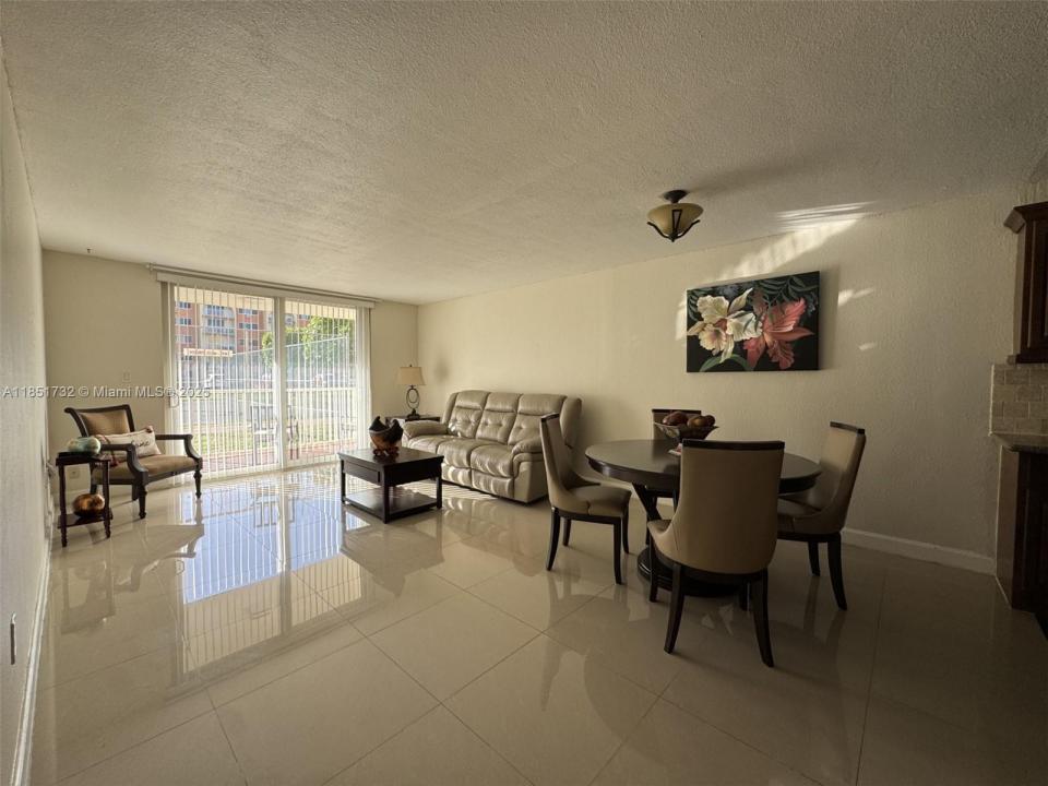 7010 NW 186th St 5-107, Hialeah, Florida 33015, USA