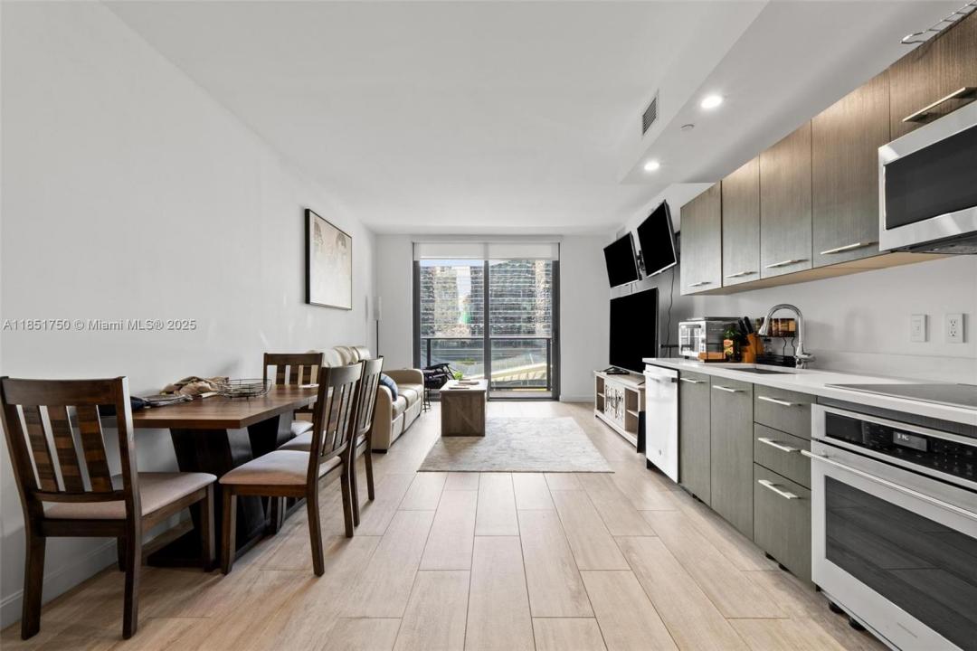 45 SW 9th St 1109, Miami, Florida 33130
