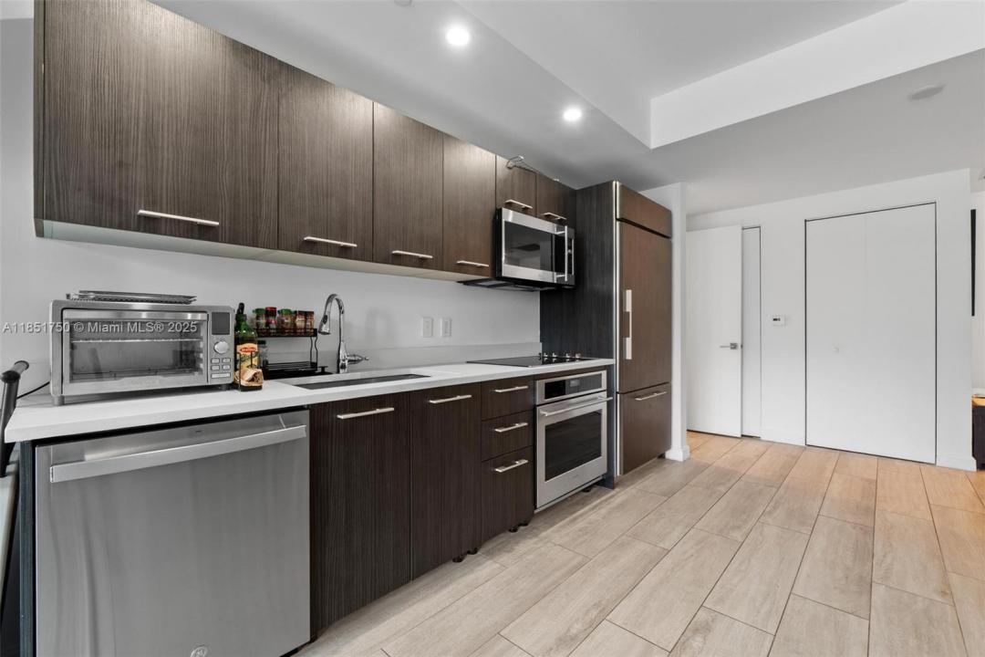45 SW 9th St 1109, Miami, Florida 33130