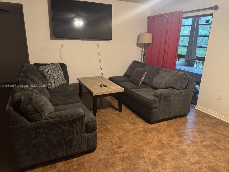 801 NE 199th St 106-10, Miami, Floride 33179, États-Unis