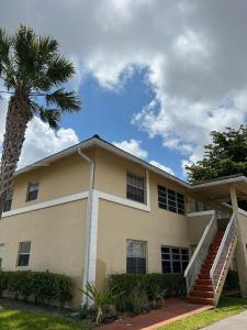9992 Twin Lakes Dr 35-H, Coral Springs, Florida 33071, USA