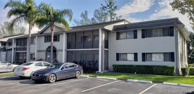 20761 NE 4th Pl 103, Miami, Florida 33179, USA