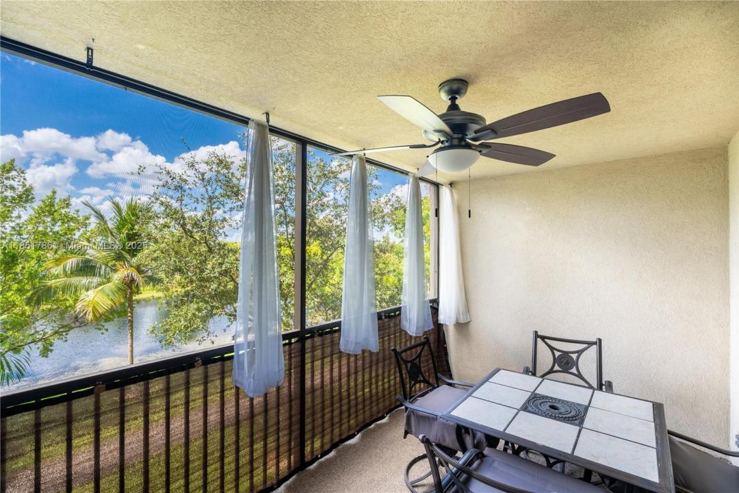 2206 S Cypress Bend Dr 305, Pompano Beach, Florida 33069, Estados Unidos