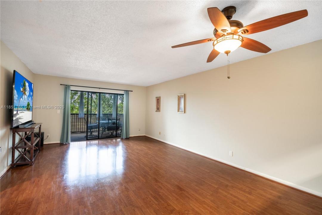 2206 S Cypress Bend Dr 305, Pompano Beach, Florida 33069, Estados Unidos