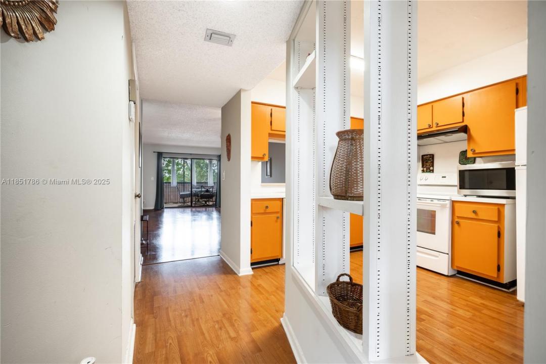 2206 S Cypress Bend Dr 305, Pompano Beach, Florida 33069, Estados Unidos
