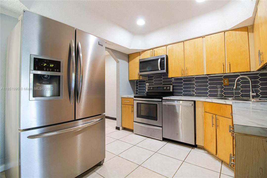 1733 NW 56th Ave 13, Lauderhill, פלורידה 33313, ארצות הברית של אמריקה