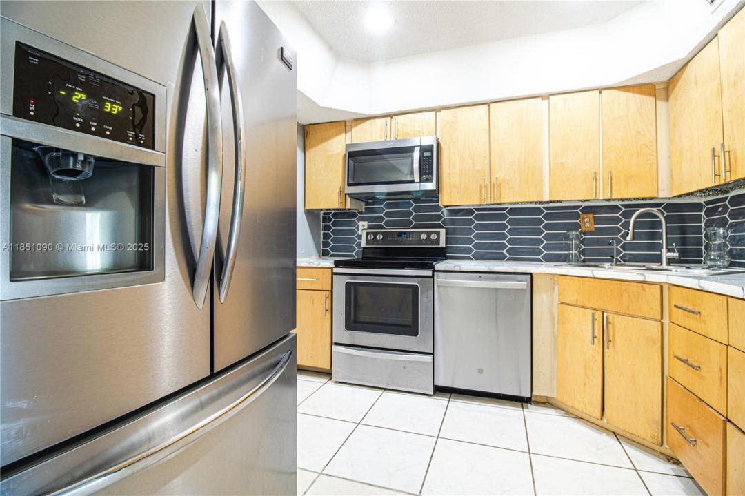 1733 NW 56th Ave 13, Lauderhill, פלורידה 33313, ארצות הברית של אמריקה