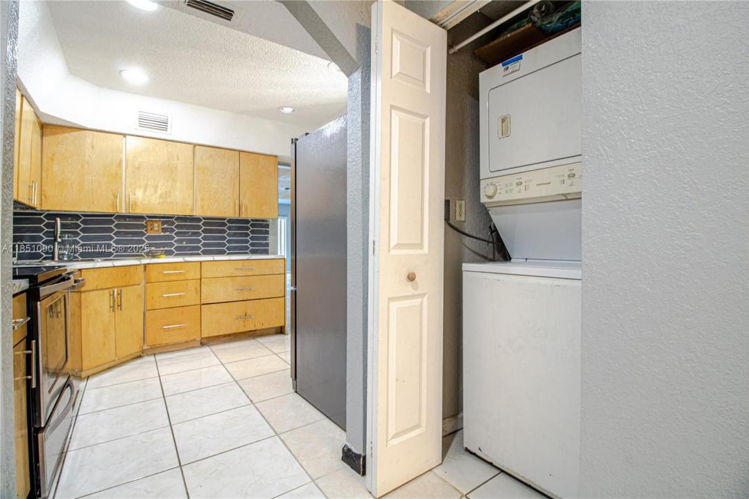 1733 NW 56th Ave 13, Lauderhill, פלורידה 33313, ארצות הברית של אמריקה