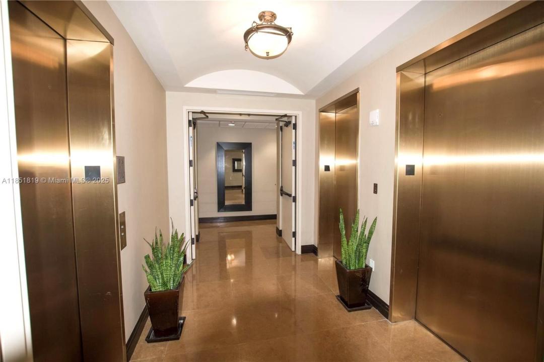 3850 Bird Rd 403-A, Miami, Floride 33146, États-Unis
