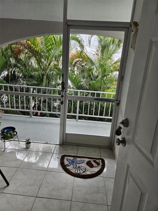 581 Blue Heron Dr 301-B, Hallandale Beach, Flórida 33009, Estados Unidos