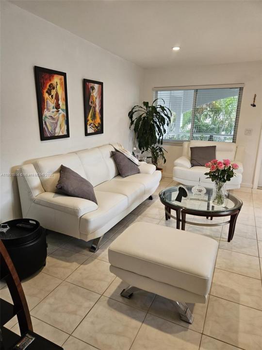 581 Blue Heron Dr 301-B, Hallandale Beach, Flórida 33009, Estados Unidos