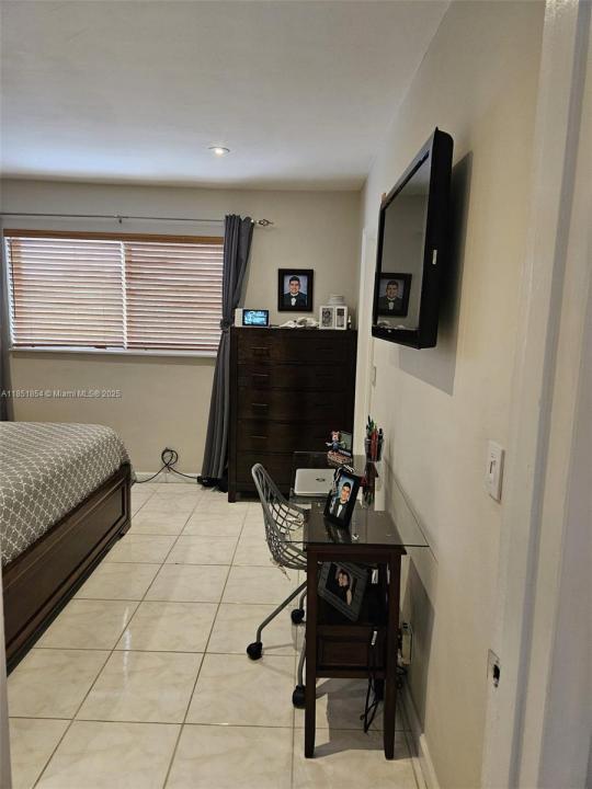 581 Blue Heron Dr 301-B, Hallandale Beach, Flórida 33009, Estados Unidos