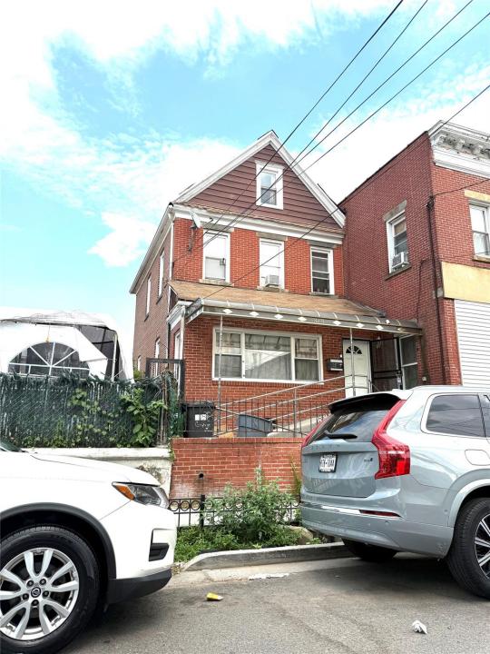 32-11 102 Street, Nova Iorque, Nova Iorque 11369, Estados Unidos