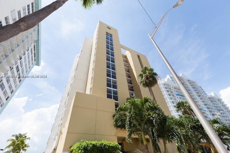 5880 Collins Ave 1006, Miami Beach, Floryda 33140, USA