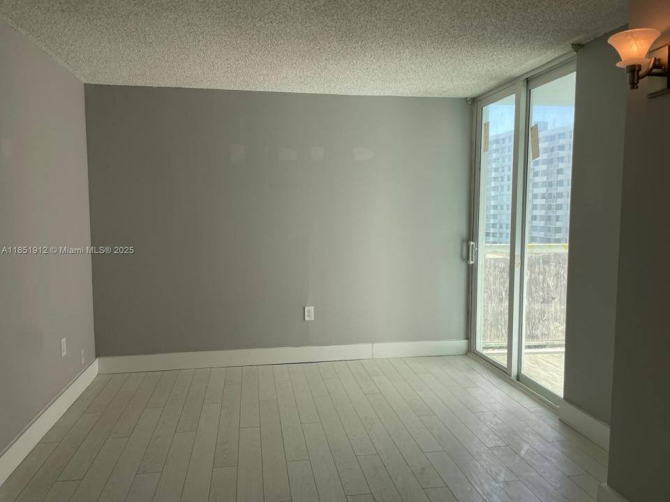 5880 Collins Ave 1006, Miami Beach, Floryda 33140, USA
