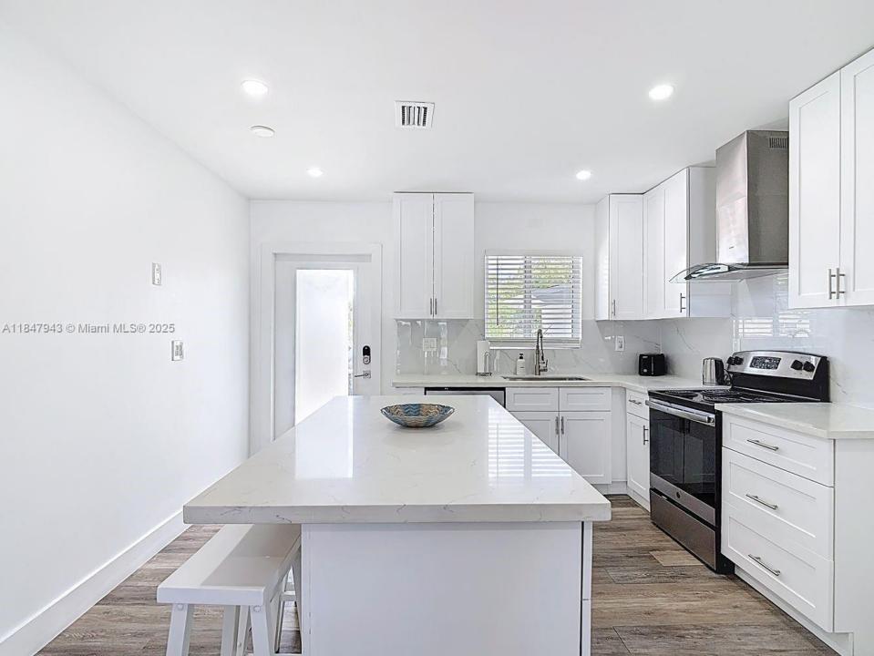 3041 NW 69th Ter, Miami, Florida 33147