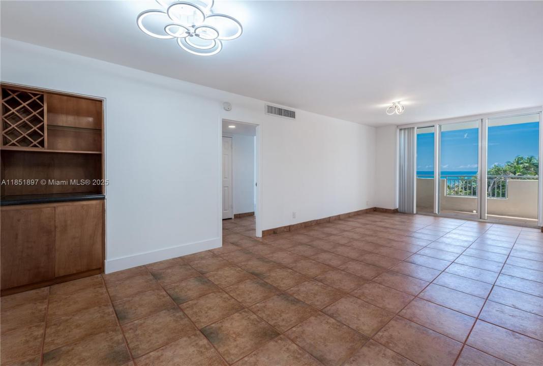3180 S Ocean Dr 310, Hallandale Beach, Floride 33009, États-Unis