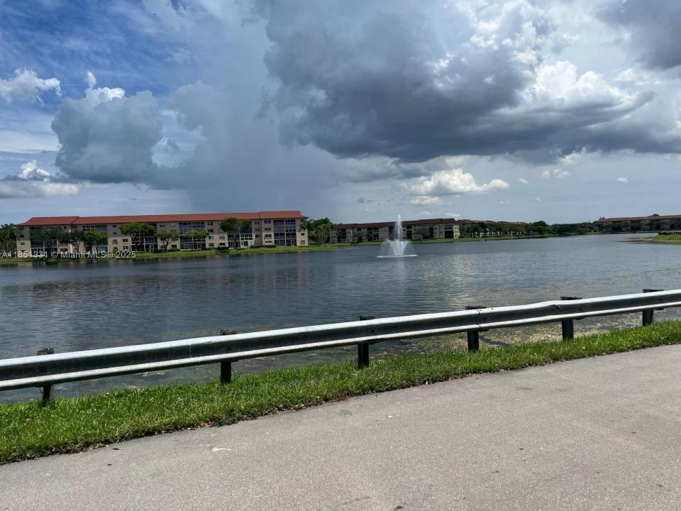 1400 SW 124th Ter 109Q, Pembroke Pines, Florida 33027, Amerika Birleşik Devletleri