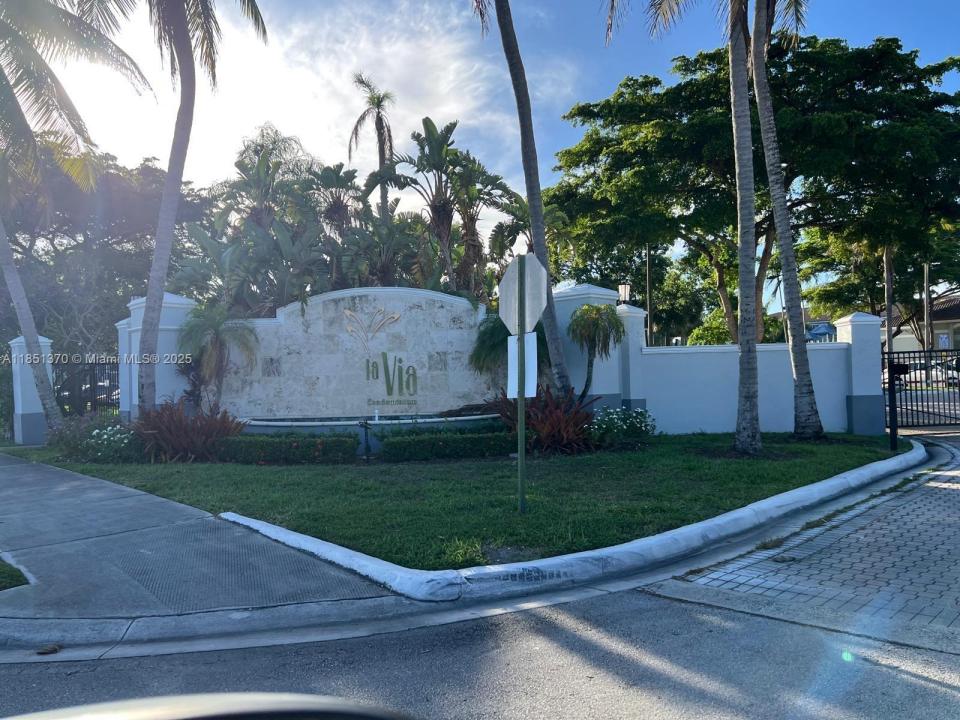 9645 NW 1st Ct 1-209, Pembroke Pines, Florida 33024, Amerika Birleşik Devletleri