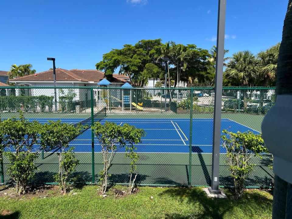 9645 NW 1st Ct 1-209, Pembroke Pines, Florida 33024, Amerika Birleşik Devletleri