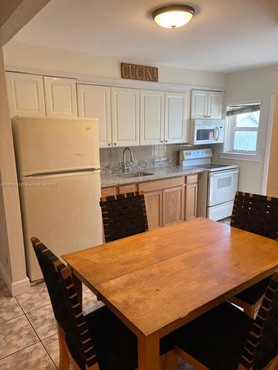 330 Coolidge St 1, Hollywood, Florida 33019, USA