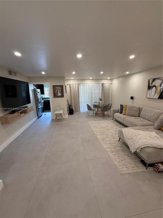 2551 NW 41st Ave 104, Lauderhill, Florida 33313, USA