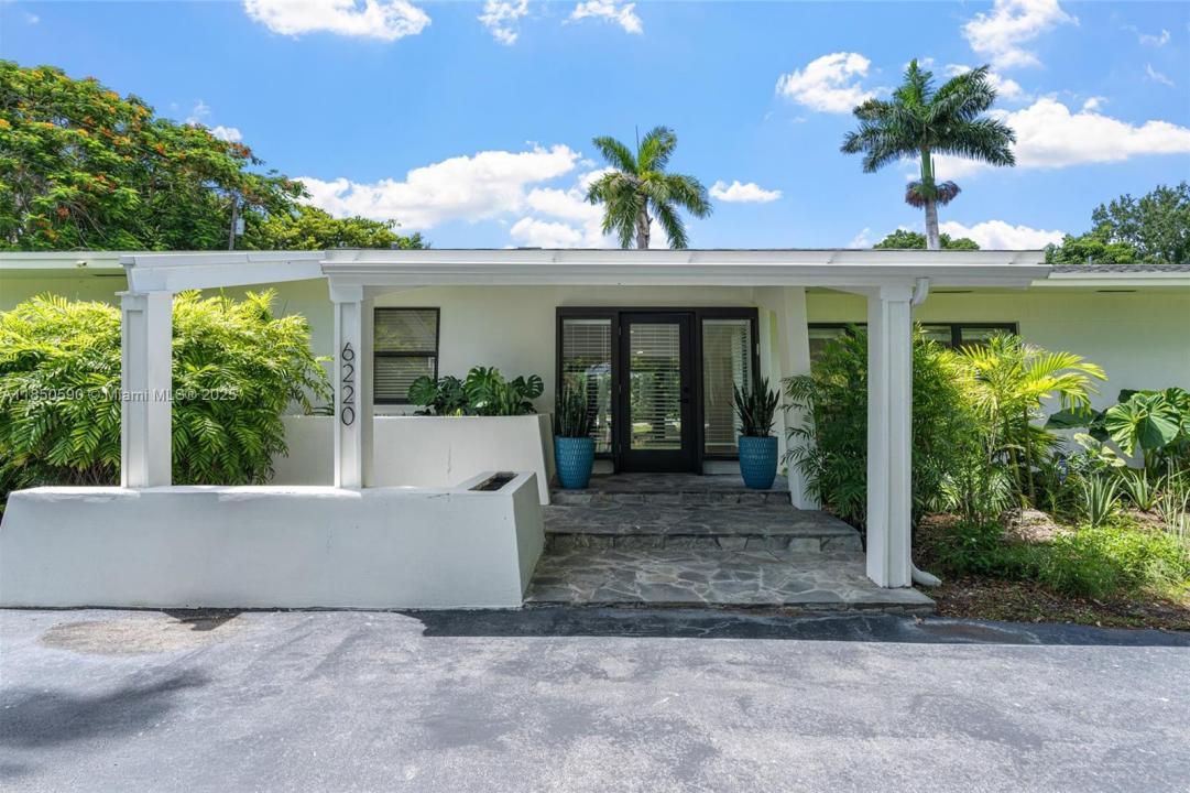 6220 SW 123rd Ter, Pinecrest, Floryda 33156, USA