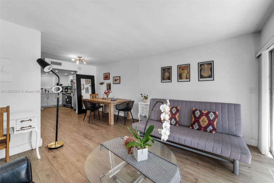 20 NW 87th Ave A204, Miami, Florida 33172
