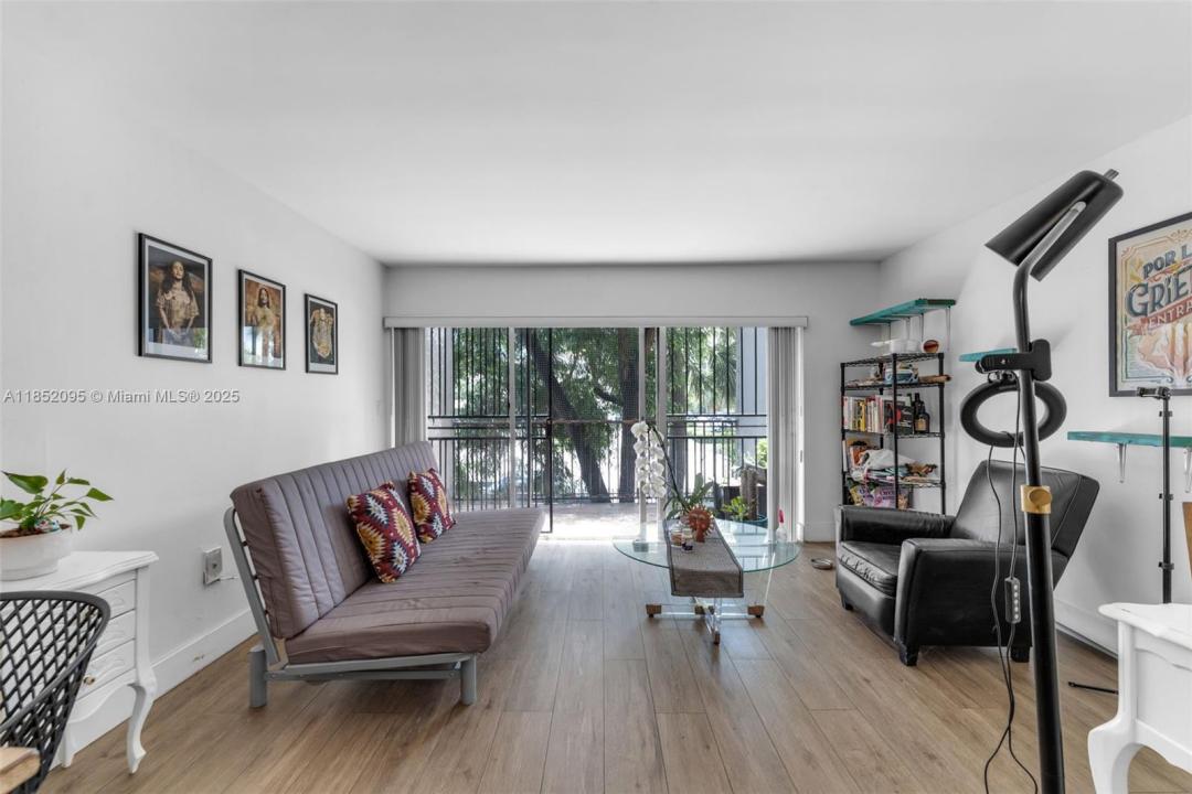 20 NW 87th Ave A204, Miami, Florida 33172