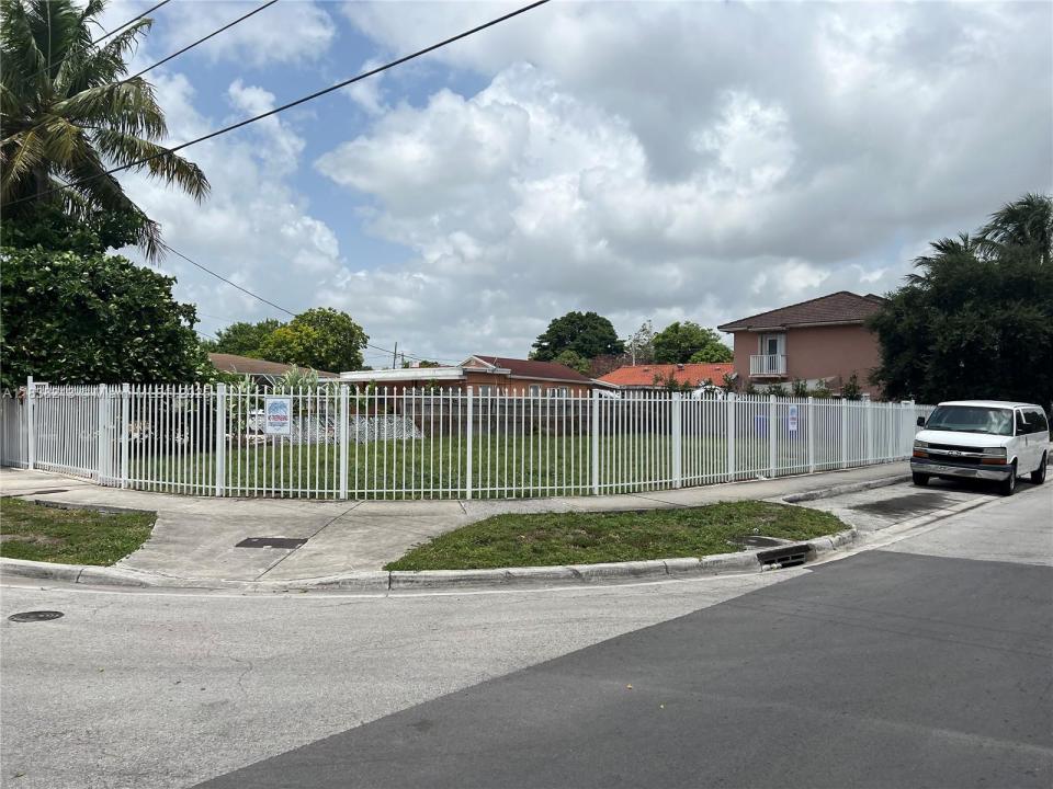 1101 NW 25th St, Miami, Florida 33127, USA