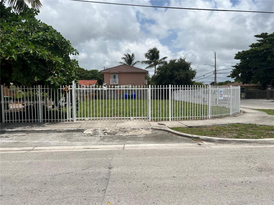 1101 NW 25th St, Miami, Florida 33127, USA