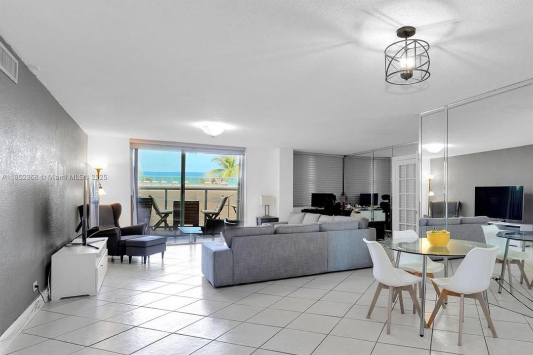 6039 Collins Ave 311, Miami Beach, Florida 33140, Stati Uniti
