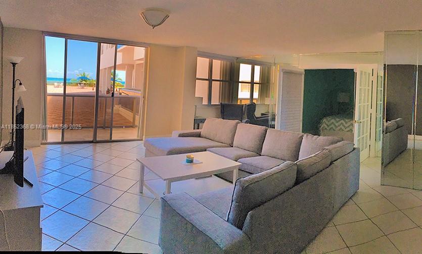 6039 Collins Ave 311, Miami Beach, Florida 33140, Stati Uniti