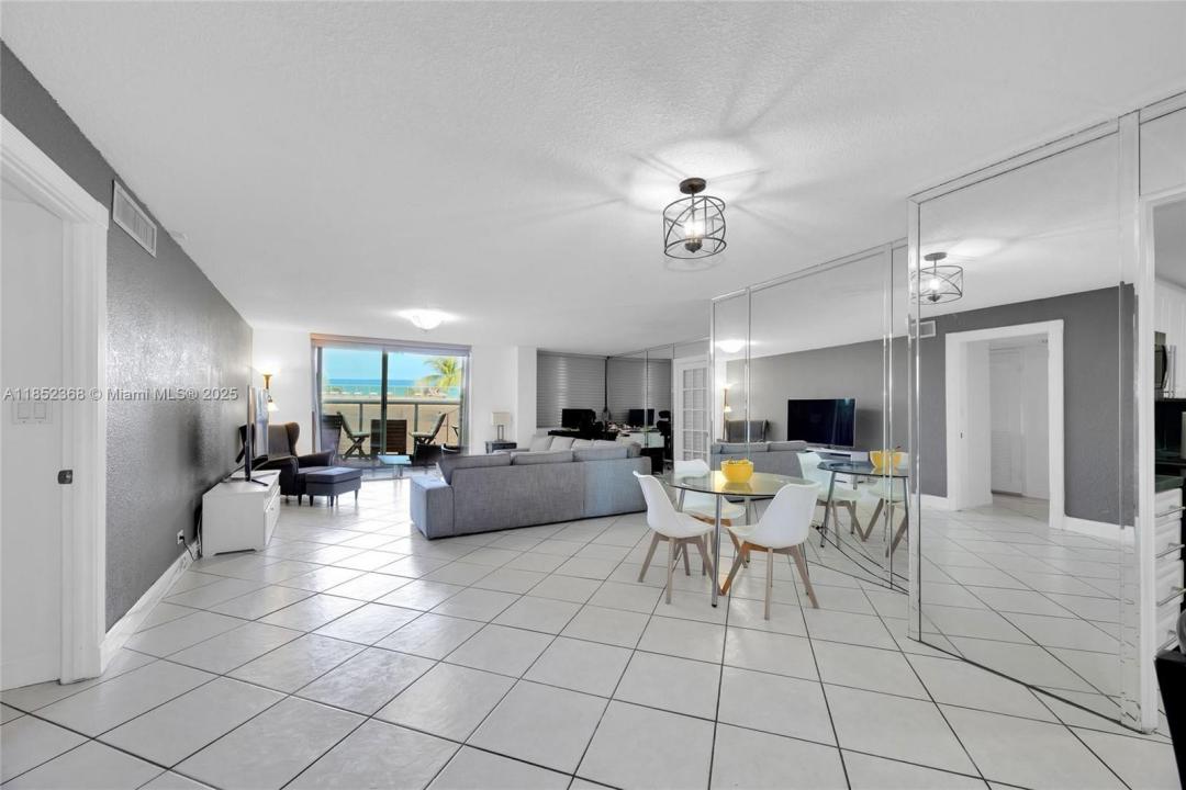 6039 Collins Ave 311, Miami Beach, Florida 33140, Stati Uniti