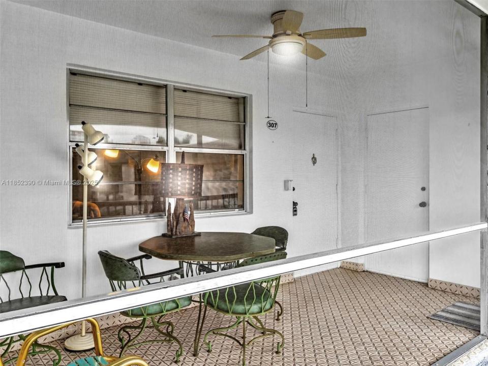 541 Blue Heron Dr 307, Hallandale Beach, Floride 33009, États-Unis