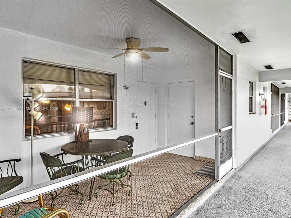 541 Blue Heron Dr 307, Hallandale Beach, Floride 33009, États-Unis