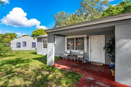 1521 NE 131st St, North Miami, Florida 33161, USA